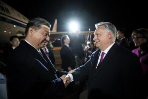 Si Jinping, Orban
