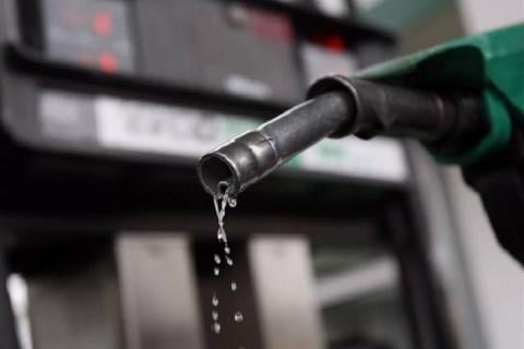 Βενζίνη: Καλπάζει η τιμή παρά την υποχώρηση του Brent - Πάνω από 2 ευρώ σε 21 Νομούς