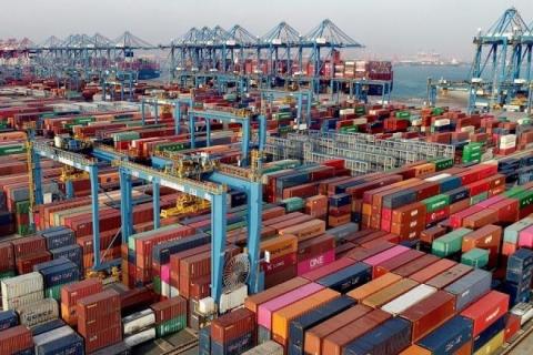 ΕΛΣΤΑΤ: Μεγάλη μείωση των εξαγωγών τον Μάρτιο - Μικρότερη των εισαγωγών