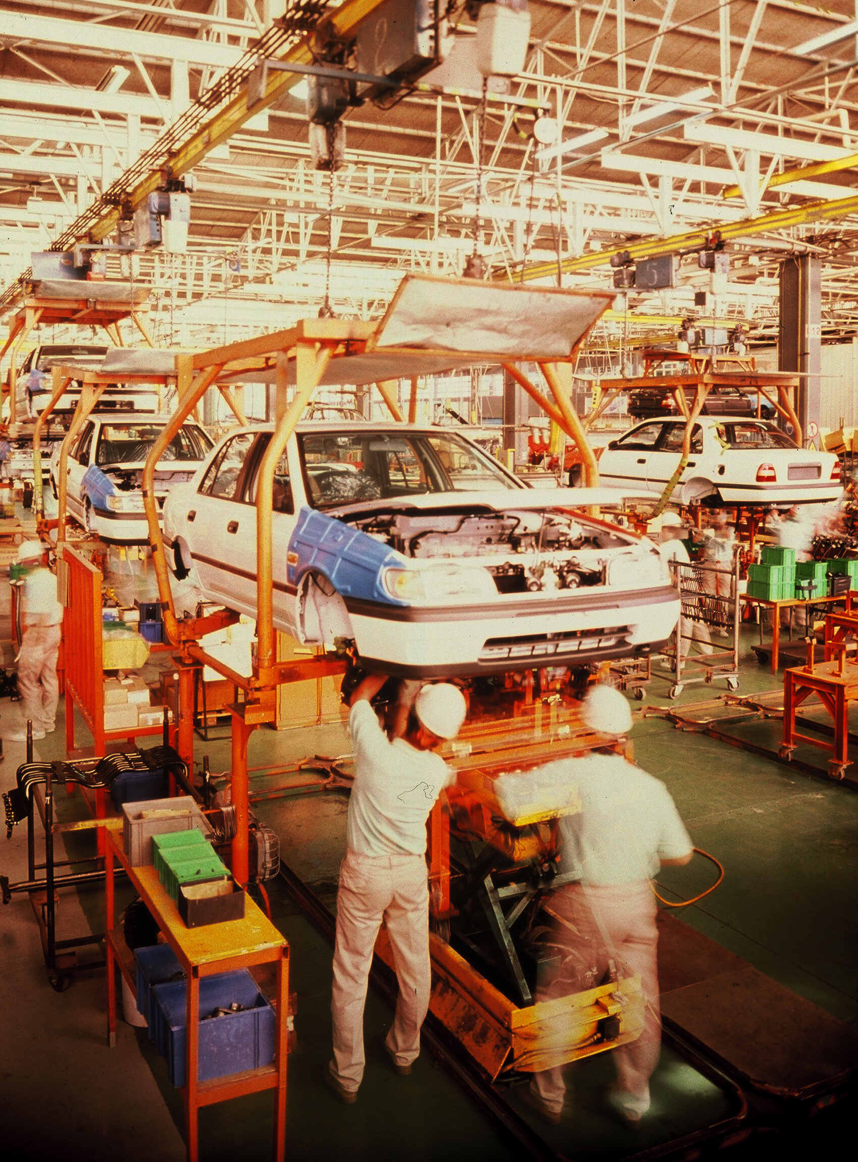 Μέθοδοι παράγωγης της ΤΕΟΚΑΡ Α.Β.Ε.Ε. στον Βόλο: Στο εργοστάσιο στον Βόλο εφαρμόστηκαν, προσαρμοσμένες στα ελληνικά δεδομένα, οι ιαπωνικές μέθοδοι παράγωγης.