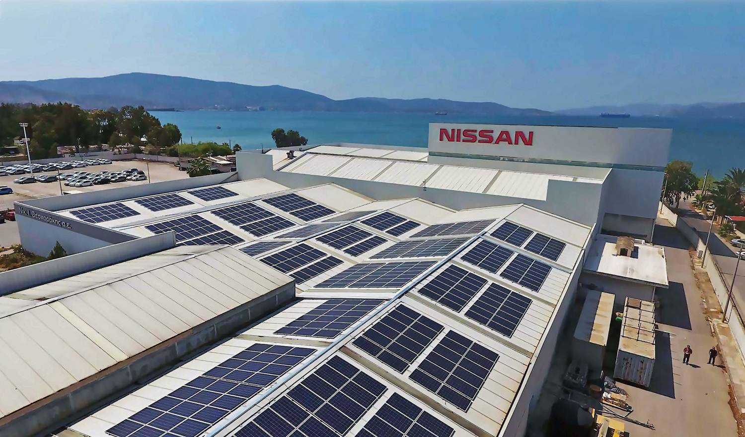 Φωτοβολταϊκά συγκροτήματα: Το φωτοβολταϊκό συγκρότημα στις εγκαταστάσεις του Ασπροπύργου. Η Νικ. Ι. Θεοχαράκης Α.Ε. έχει επίσης εγκαταστήσει φωτοβολταϊκά συγκροτήματα και στις κεντρικές εγκαταστάσεις στη Λεωφόρο Αθηνών και στο Καλοχώρι Θεσσαλονίκης.  