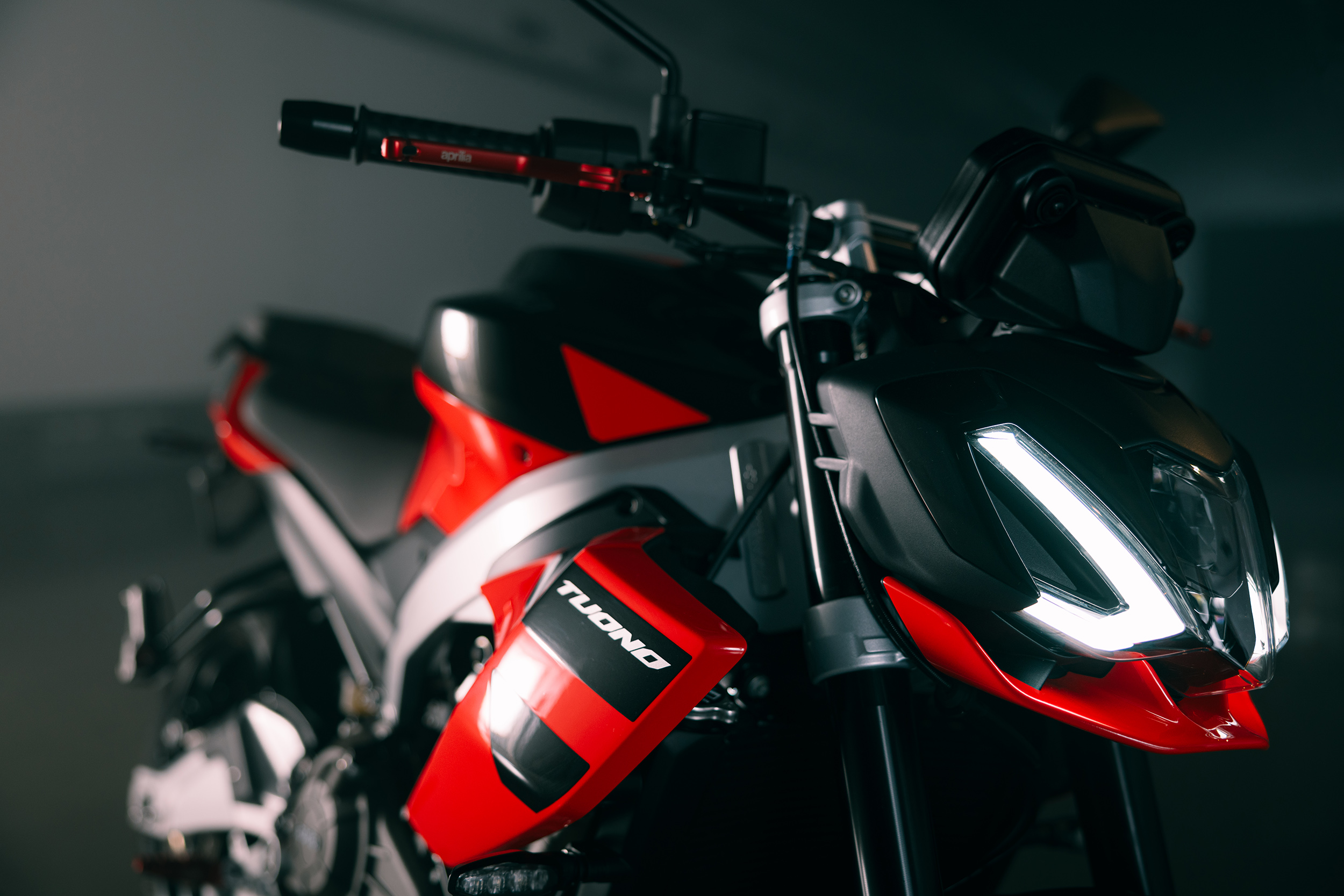 aprilia tuono
