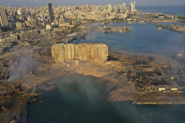 Συντρίμμια μετά την έκρηξη στη Βηρυτό