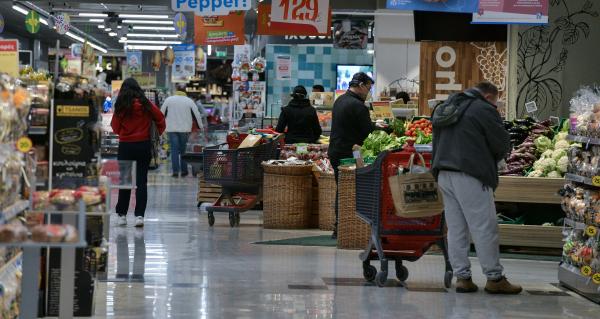 Σούπερ μάρκετ: Τι αλλάζει στο ωράριο λειτουργίας