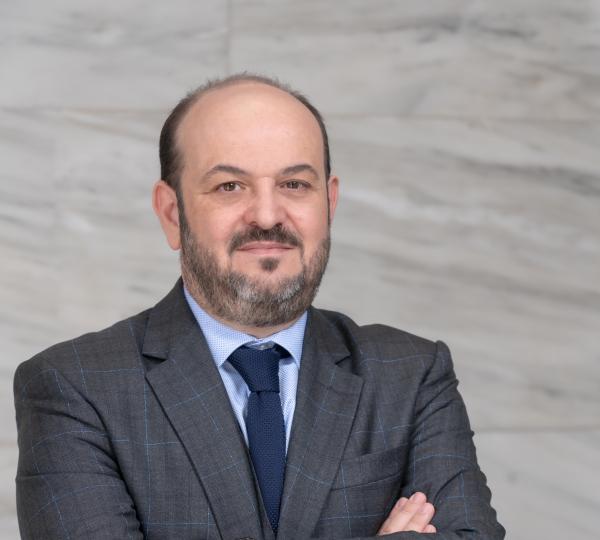 O Δημήτρης Λιάκος, Oικονομολόγος, πρώην Υφυπουργός παρά τω Πρωθυπουργώ και πρώην πρόεδρος του Κυβερνητικού Συμβουλίου Οικονομικής Πολιτικής