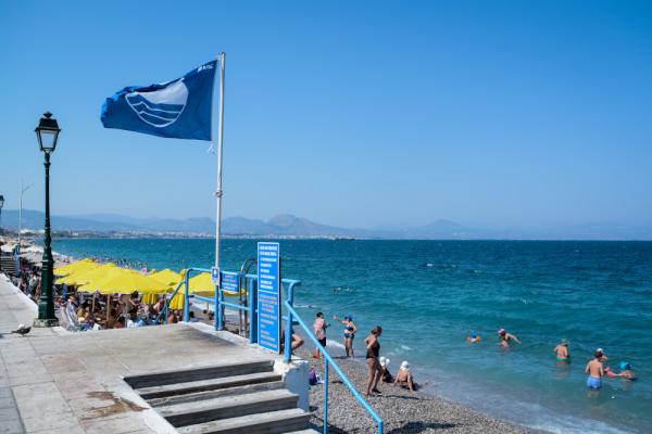 Με Γαλάζια Σημαία και φέτος η παραλία στο Λουτράκι