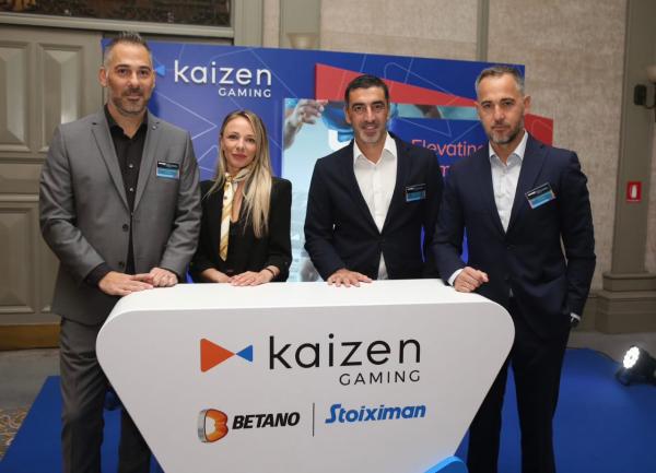 από αριστερά προς δεξιά: κ. Άγγελος Χοντουλίδης, Country Manager της Stoiximan στην Κύπρο - κα Aντιγόνη Ντρισμπιώτη, πρωταθλήτρια Βάδην και Αmbassador της Stoiximan στην Ελλάδα -  κ. Νίκος Φλίγκος, Commercial Director της Kaizen Gaming για Ελλάδα, Βουλγαρία και Κύπρο - κ. Πάνος Κωνσταντόπουλος, Αντιπρόεδρος της Stoiximan.