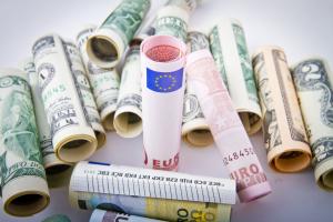 Νέα άνοδο σημειώνει η ισοτιμία του ευρώ έναντι του δολαρίου σε ποσοστό 0,39% / Πηγή: Pixabay