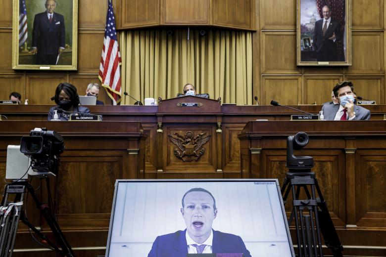 Ο ιδρυτής της Facebook Μαρκ Ζούκερμπεργκ ενώπιον της αμερικανικής δικαιοσύνης / Πηγή: AP Images