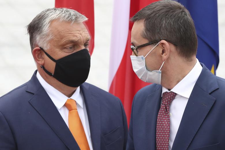 Οι πρωθυπουργοί της Ουγγαρίας και Πολωνίας, Βίκτορ Όρμπαν και Ματέους Μοραβιέτσκι / Πηγή: AP Images