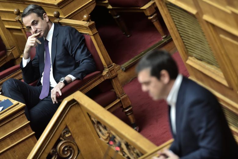 Αλέξης Τσίπρας και Κυριάκος Μητσοτάκης διασταυρώνουν τα ξίφη τους στη Βουλή