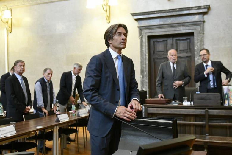 O πρώην υπουργός Οικονομικών της Αυστρίας Χάιντς Γράσερ στη δίκη του για την υπόθεση με τις χρυσές μίζες των 9,6 εκατ. ευρώ. Καταδικάστηκε σε κάθειρξη 8 ετών / Πηγή: AP Images