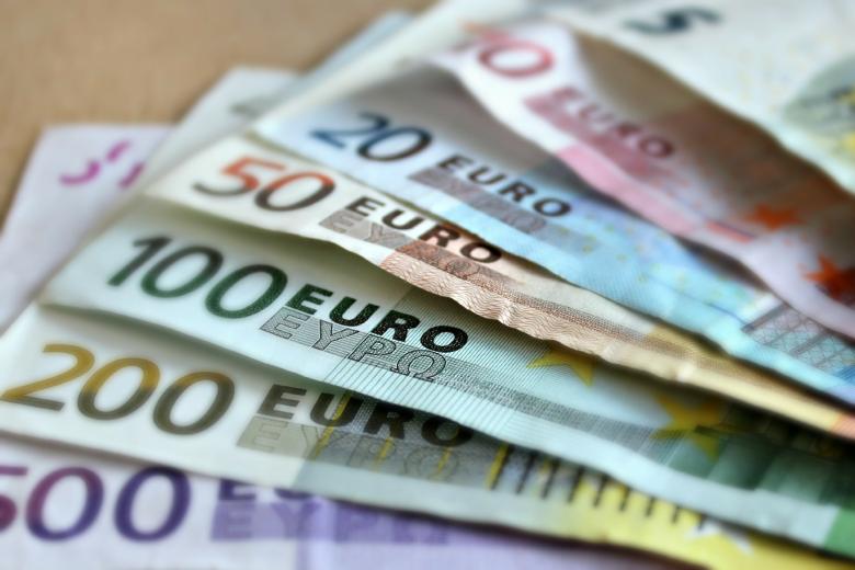 Στα 1,2154 δολάρια η ισοτιμία του ευρώ / Πηγή: Pixabay 