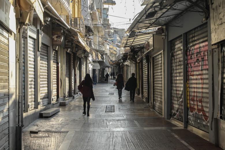 Κλειστά καταστήματα στο κέντρο της Αθήνας λόγω κορονοϊού