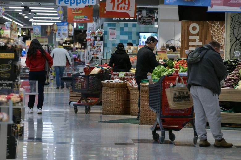 Σούπερ μάρκετ: Τι αλλάζει στο ωράριο λειτουργίας