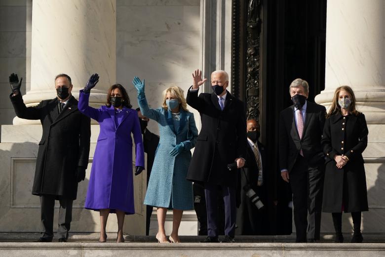 Ο πρόεδρος των ΗΠΑ, Τζο Μπάινετν με την σύζυγό του και η αντριπρόεδρος των ΗΠΑ, Καμάλα Χάρις με τον σύζυγό της / Πηγή: AP 