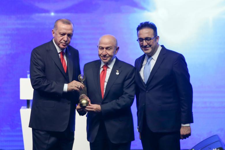 Οι ιδιοκτήτες της τουρκικής κατασκευαστικής εταιρείας Limak, Νιχάτ Οζντεμίρ και Σεζάι Μπακακτσίτζ φιγουράρουν στη λίστα των δισεκατομμυριούχων του Forbes
