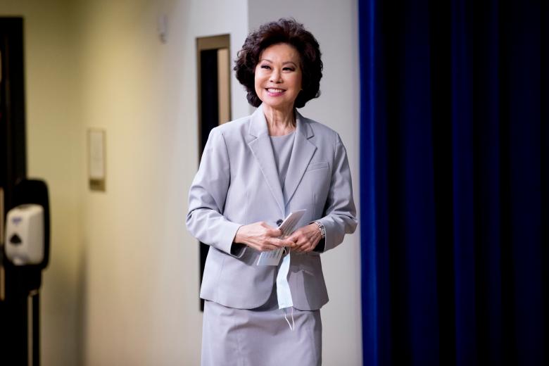 Η Αμερικανίδα υπουργός Μεταφορών, Elaine Chao