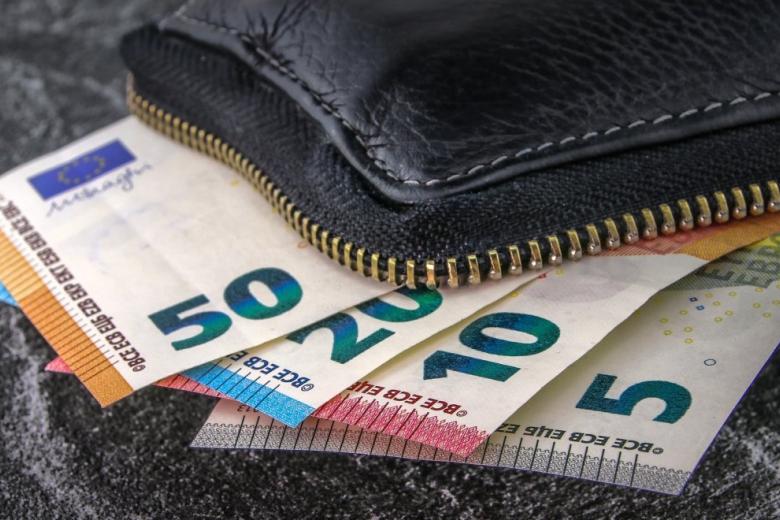 χρήματα σε πορτοφόλι Πηγή: pixabay