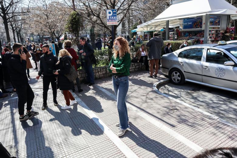 Κάτοικοι αναστατωμένοι από τον ισχυρό σεισμό / Πηγή: eurokinissi