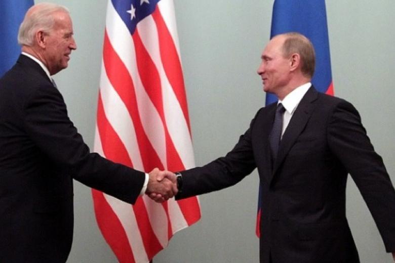 Ο Αμερικανός πρόεδρος Τζο Μπάιντεν και ο Ρώσος πρόεδρος, Βλαντιμίρ Πούτιν / Πηγή: ΑΠΕ-ΜΠΕ