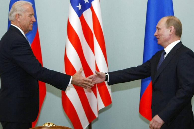 Αριστερά ο Αμερικανός πρόεδορς Τζο Μπάιντεν - Δεξιά ο Ρώσος πρόεδρος Βλαντιμίρ Πούτιν / Πηγή: AP