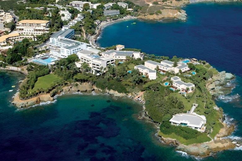 To «Out of the Blue Capsis Elite Resort» στην Αγία Πελαγία