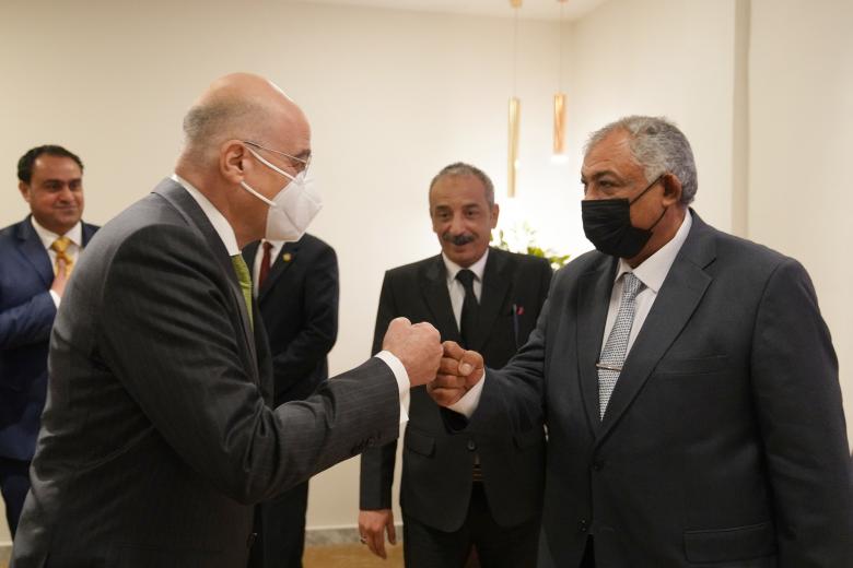 Ο ΥΠΕΞ Νίκος Δένδιας με τον αναπληρωτή πρωθυπουργό της Λιβύης Αλ Κατράνι