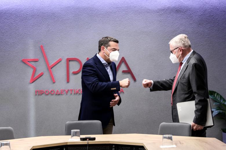 O πρόεδρος του ΣΥΡΙΖΑ-ΠΣ, Αλέξης Τσίπρας με τον επικεφαλής του Ευρωπαϊκού Μηχανισμού Σταθερότητας (ESM), Κλάους Ρέγκλινγκ / Πηγή: Eurokinissi