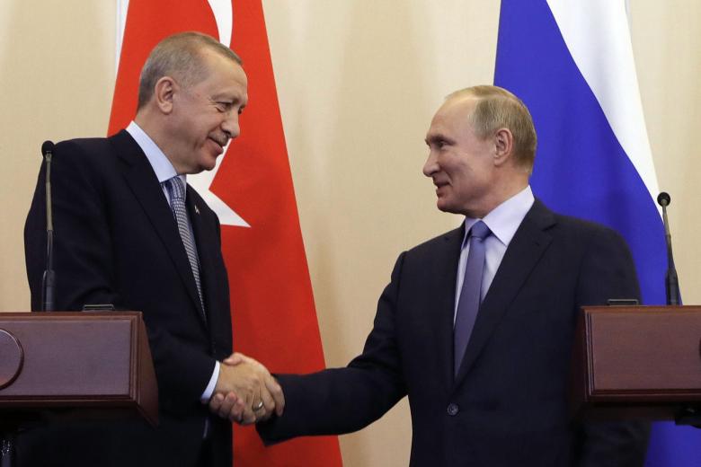 Ο Ρώσος πρόεδρος, Βλαντιμίρ Πούτιν με τον Τούρκο ομόλογό του, Ρετζέπ Ταγίπ Ερντογάν / Πηγή: AP