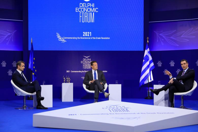Από αριστερά: Κ. Μητσοτάκης, πρωθυπουργός Ελλάδας, F. Eder, managing director του Politico και Πέδρο Σάντσεθ, πρωθυπουργός Ισπανίας