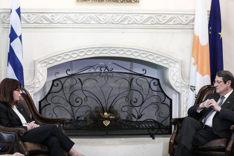Η πρόεδρος της Ελληνικής Δημοκρατίας, Κατερίνα Σακελλαροπούλου και ο πρόεδρος της Κυπριακής Δημοκρατίας, Νίκος Αναστασιάδης / Πηγή: ΑΠΕ-ΜΠΕ