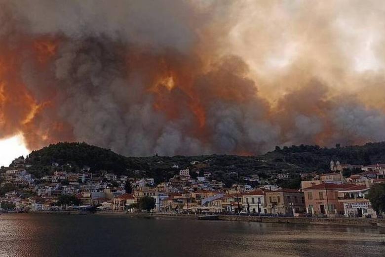 Εικόνα από τη φωτιά στην Εύβοια