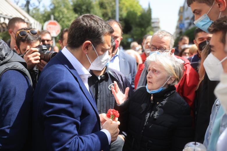 Φωτογραφία από την πρόσφατη περιοδεία του Αλέξη Τσίπρα στην Καλλιθέα