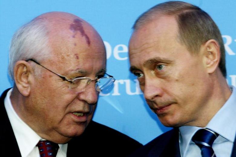 Ο Μιχαήλ Γκορμπατσόφ με τον Βλαντίμιρ Πούτιν το 2014 