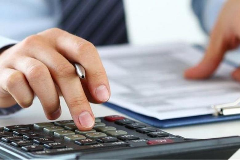 Ελεύθεροι επαγγελματίες: Ποδαρικό με αύξηση 2,7% των ασφαλιστικών εισφορών κάνει το 2025 | Ημερησία