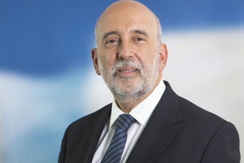 Σύμφωνα με το μέλος του Διοικητικού Συμβουλίου Gabriel Makhlouf, δεν απαιτείται ταχεία δράση της Ευρωπαϊκής Κεντρικής Τράπεζας όσον αφορά τα επιτόκια.  H Ευρωπαϊκή Κεντρική Τράπεζα δεν χρειάζεται να μειώνει γρήγορα τα επιτόκια, δήλωσε το μέλος του Δ.Σ. της ΕΚΤ, Γκάμπριελ Μάκλουφ. «Δεν υπάρχει καμία ανάγκη να βιαστούμε να πάρουμε αποφάσεις», δήλωσε σε συνέντευξη που έδωσε στην εφημερίδα Irish Examiner.  Η διαδικασία επαναφοράς του πληθωρισμού στον στόχο του 2%  λειτουργεί, αν και ο «δρόμος ήταν ανώμαλος», αν