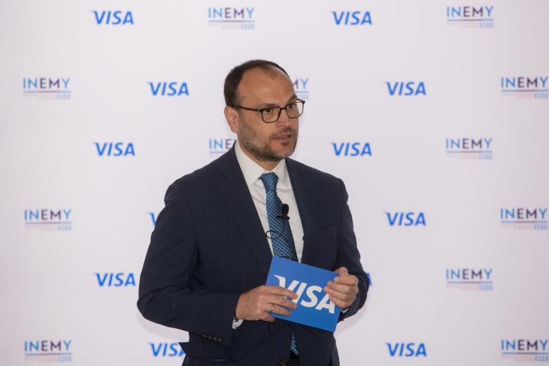 Νίκος Πετράκης, Visa