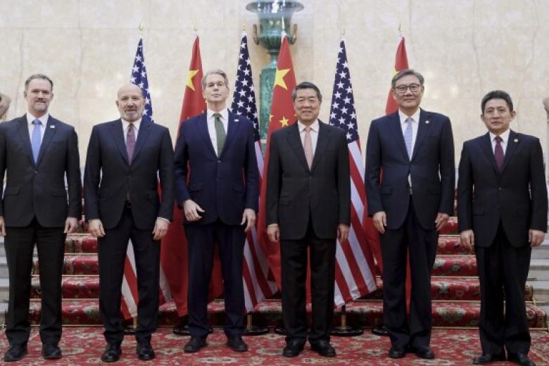 Bessent, He Lifeng