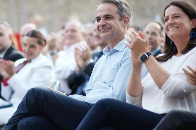 Μητσοτάκης, Κεραμέως