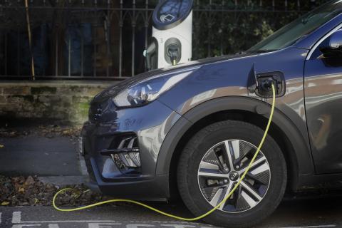 Φόρτιση ηλεκτρικού οχήματος / Πηγή: AP