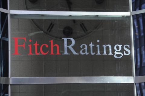 Fitch: Επιβεβαίωσε την επενδυτική βαθμίδα για την ελληνική οικονομία