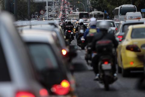 ΑΑΔΕ: Στο στόχαστρο τα «ακίνητα» οχήματα που κυκλοφορούν – Πρόστιμα έως 30.000 ευρώ