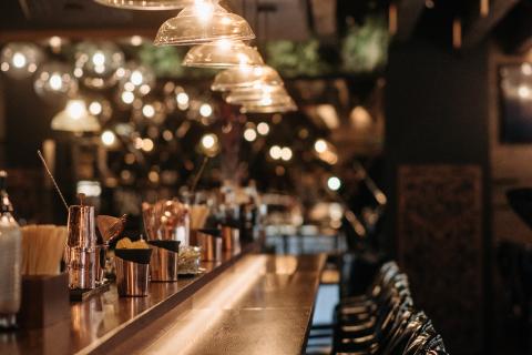 ΑΑΔΕ: Ελεγκτικό σαφάρι στα νυχτερινά κέντρα με τεχνητή νοημοσύνη και ψηφιακή παρακολούθηση συναλλαγών