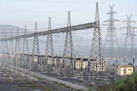 Χαμηλότερες τιμές και δωρεάν ενεργειακή αναβάθμιση για τα ενεργειακά ευάλωτα νοικοκυριά