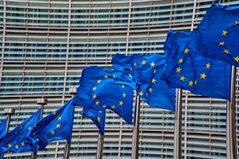 ΕΕ: Καθυστερεί την επιβολή δασμών στα αμερικανικά προϊόντα – Συνεχίζονται οι διαπραγματεύσεις