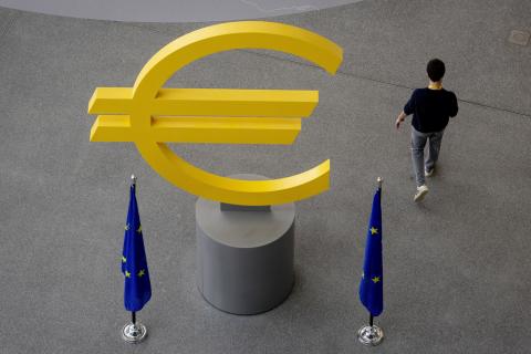 Επιτόκια: Πόσο μειώνονται οι δόσεις των δανείων απο τον Μάιο μετά την απόφαση ΕΚΤ
