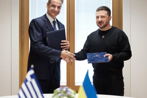 Ο Ζελένσκι στην Αθήνα: Τα πέντε μέτωπα στα οποία αναζητά οφέλη η Ελλάδα