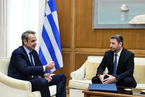 Βουλή: Σύγκρουση Μητσοτάκη - Ανδρουλάκη εν μέσω εσωτερικών προβλημάτων