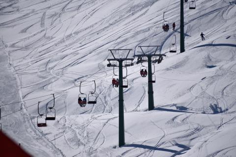 Τουρισμός: Ρεκόρ εσόδων και επισκεπτών το 2024 - Μειώνεται η παραμονή και αυξάνονται οι ανισότητες